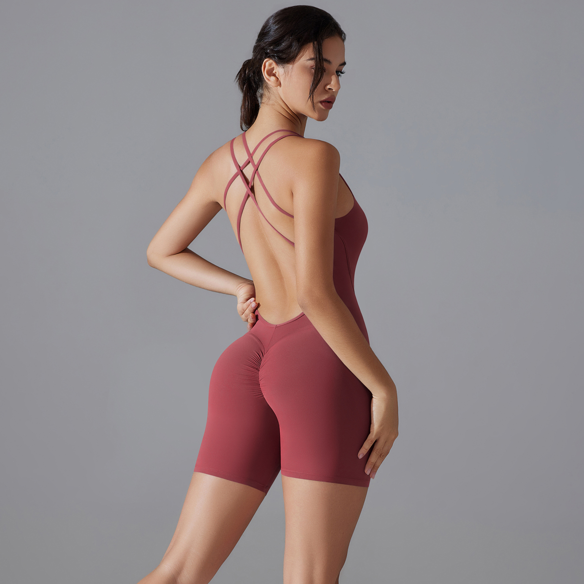 ชุดโยคะเซ็กซี่Backless Sportyแ - Pilates Yoga Gear บทวิจารณ์และราคา